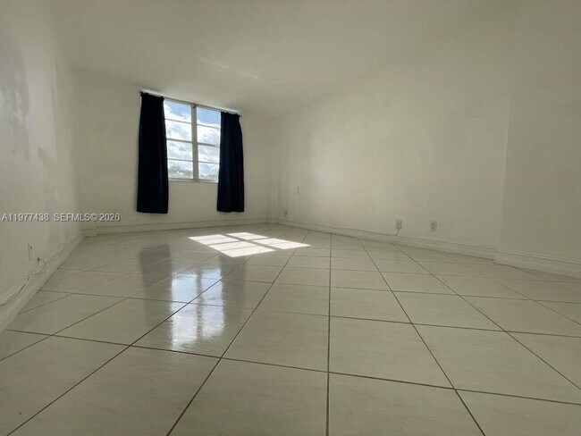 Building Photo - 1455 N Treasure Dr