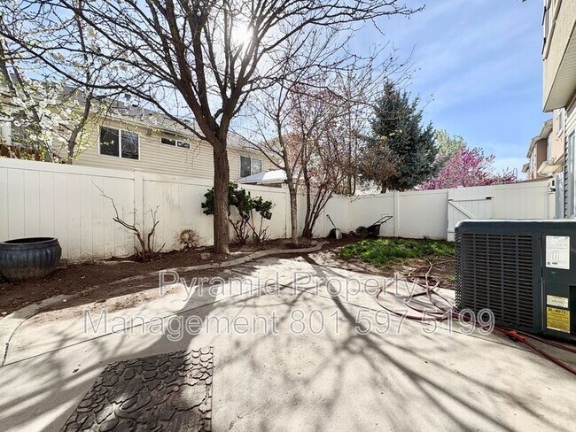 Building Photo - 3141 Alsace Way