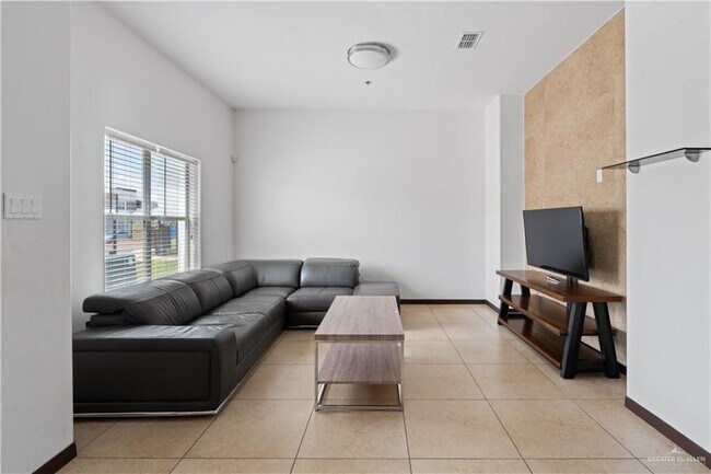 Building Photo - 12 Colbath Ave