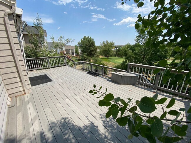 Building Photo - Great Highlands Ranch Home on the Golf Course!