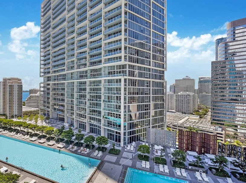 Building Photo - 475 Brickell Ave