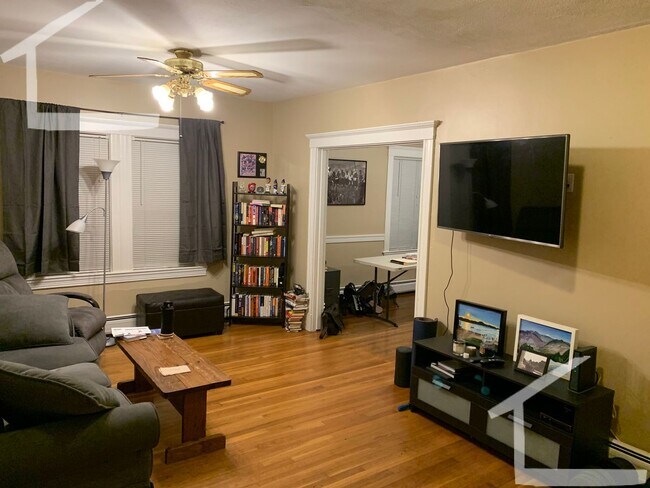 Building Photo - 1 bed with den in Watertown