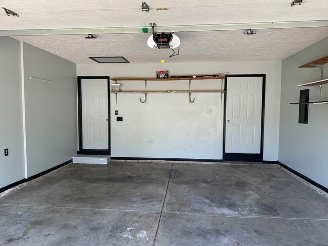 Building Photo - 3 Bedroom | 2 Bathroom | 2 Car garage | La...