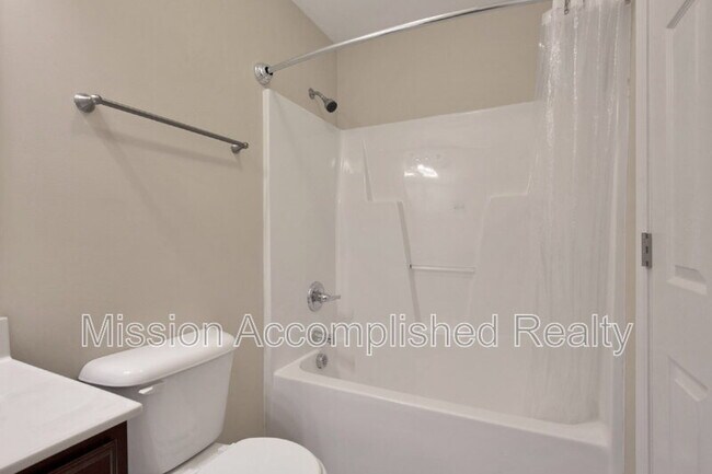 Building Photo - 2644 Middle Br Bnd