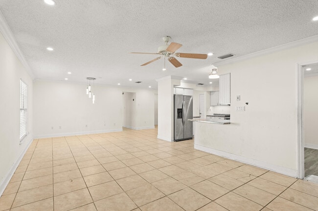 Building Photo - 3215 1st Pl