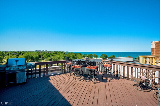 Building Photo - 7748 N Sheridan Rd