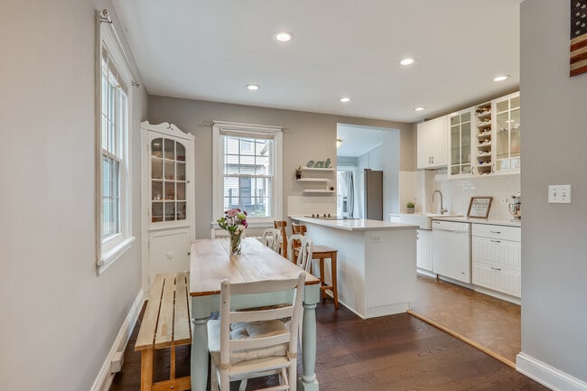 Building Photo - 513 Somerset Pl NW