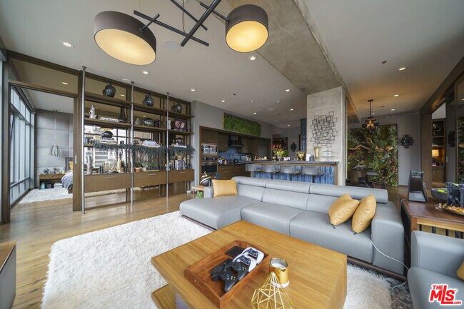 Building Photo - 1100 S Hope St