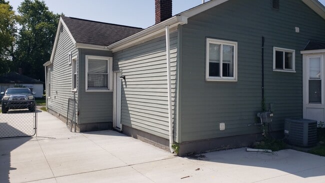 Building Photo - 1581 Garfield St