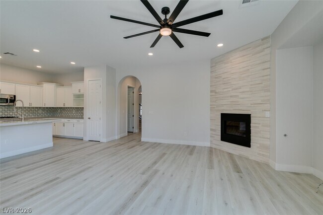 Building Photo - 11370 Merado Peak Dr