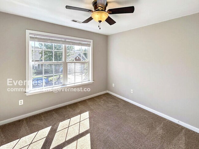 Building Photo - Beautiful 3-Bedroom Home with Garage / Pet...
