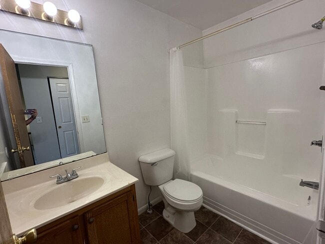 Building Photo - Delhi- Spacious 3 bedroom 2 bath in OHSD