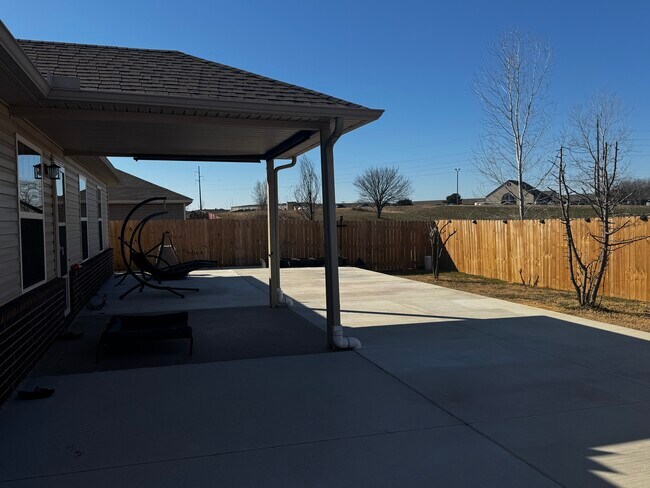 Building Photo - 14724 S Fern Pl