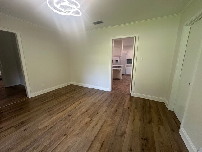 Building Photo - Gorgeous 3 Bedroom South Highland Home wit...