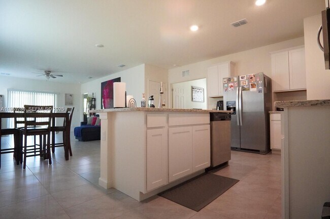 Building Photo - 10770 SW Vasari Way