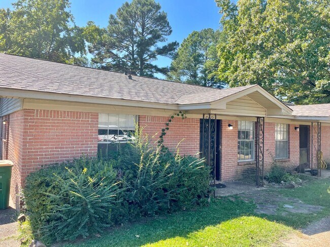 Building Photo - 29 E Laramie Dr