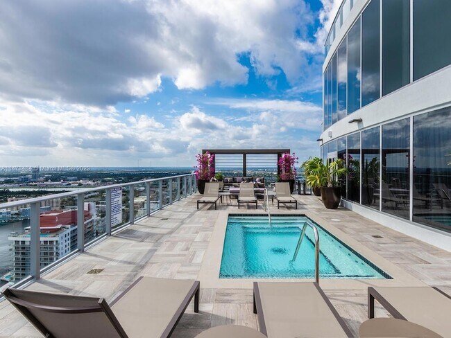 Building Photo - 4010 S Ocean Dr