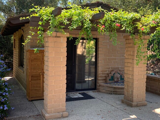 Primary Photo - 1881 Rockhoff Rd