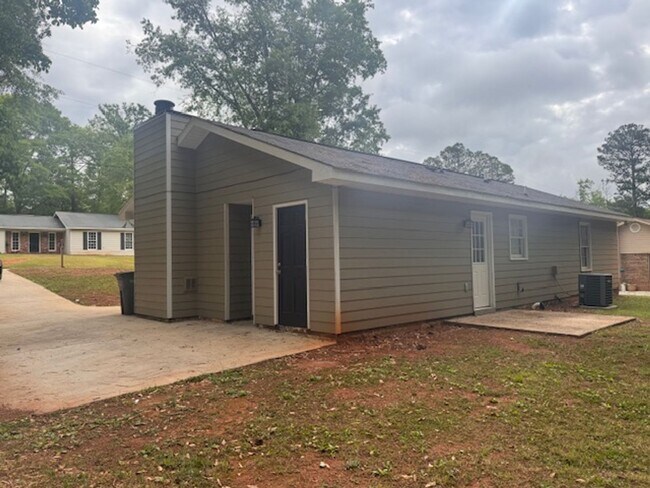 Building Photo - 221 Hearthstone Dr