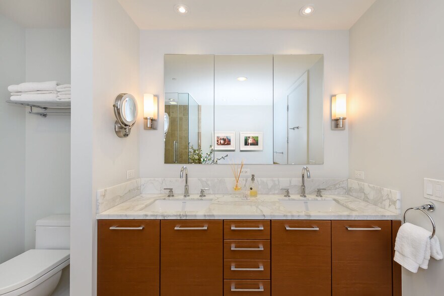 Building Photo - 301 Mission St