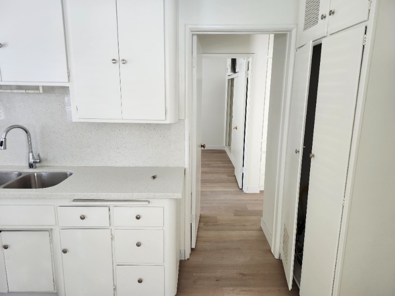 Building Photo - 1339 N Vista St