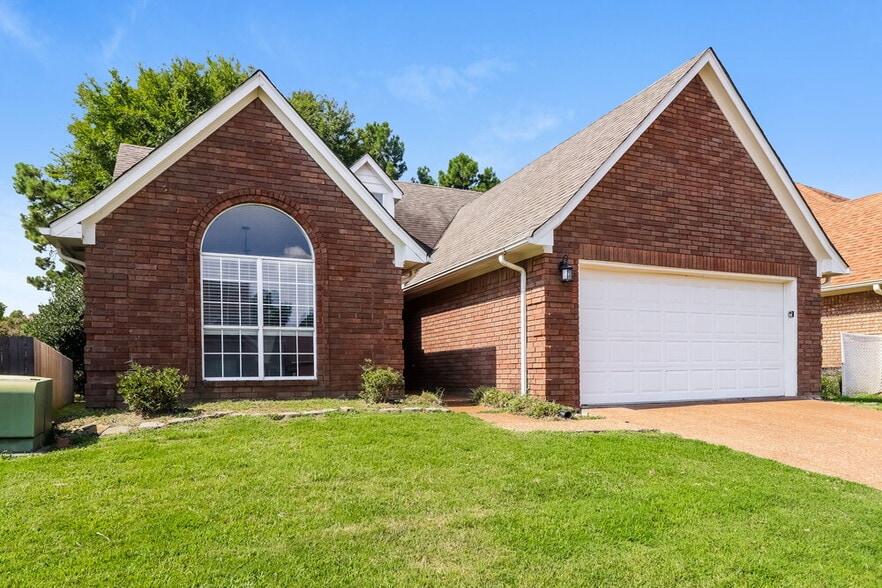 Building Photo - 9441 Club Walk Ct