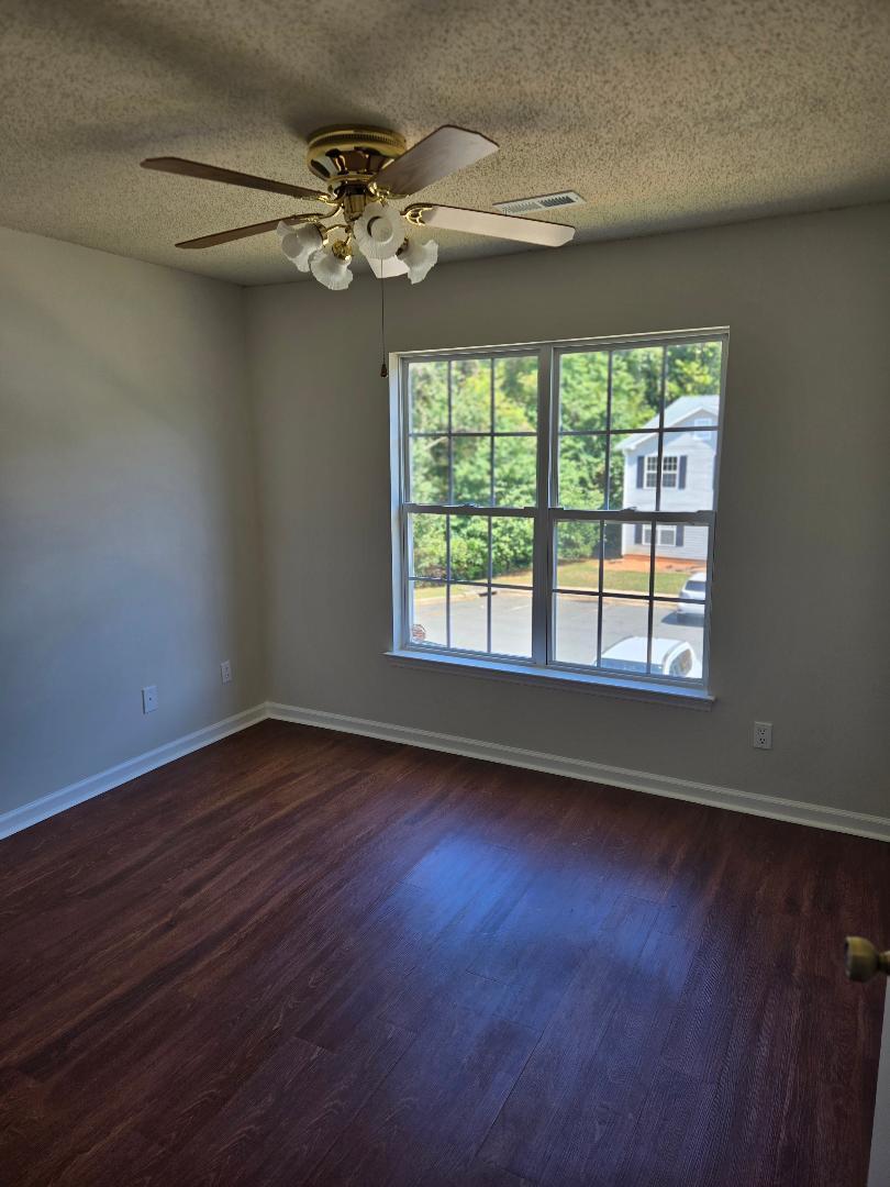Building Photo - 11 Meadowood Glen Way