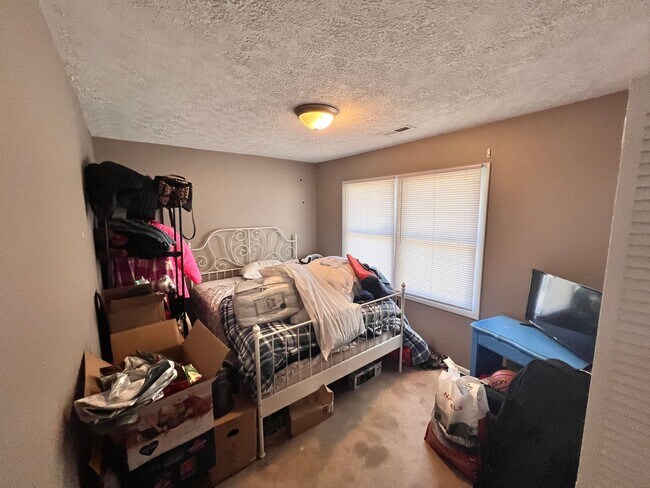 Building Photo - Home available in Christiansburg