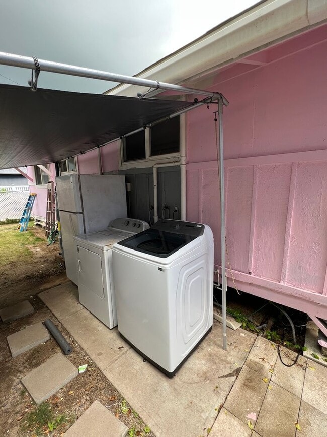 Building Photo - Beach Cottage Close to the Ocean