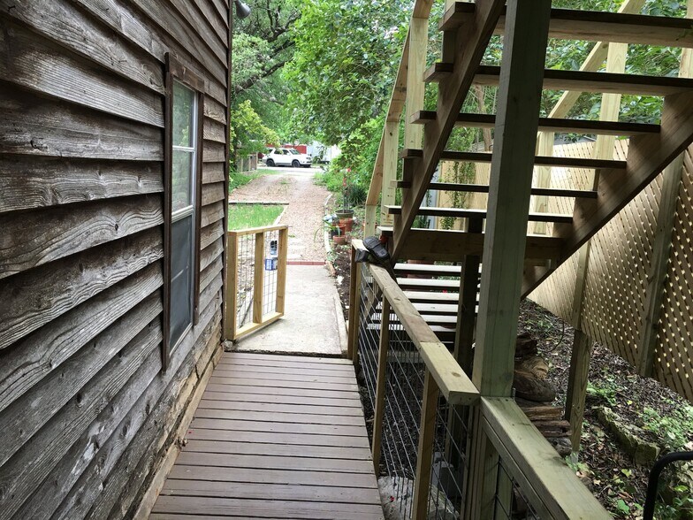 Building Photo - 16142 Spring Branch Trail