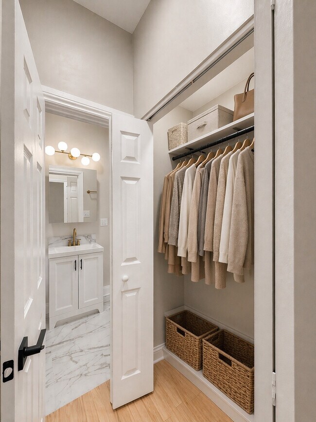 Building Photo - 1014 W George St