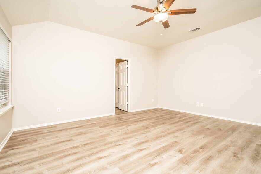 Building Photo - 120 Meadow View Ln