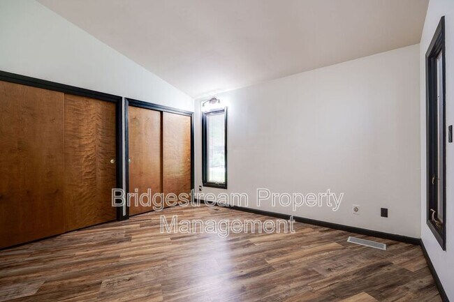 Building Photo - 1382 Hickoryview Ct