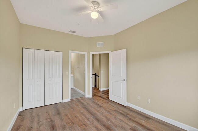Building Photo - 4953 Serafica Dr