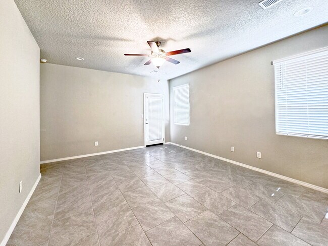 Building Photo - Stunning Cleveland Heights 3 Bedroom Home!