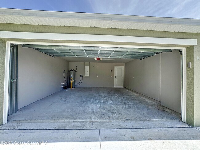 Building Photo - 144 Roosevelt St