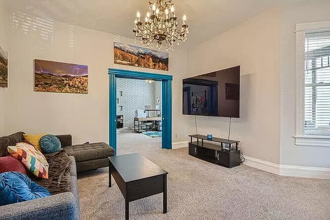 Building Photo - 3247 W 19th Ave