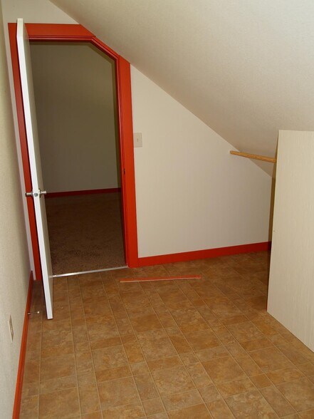 Walk in closet doorway to bedroom - 6924 SE 108th Ave