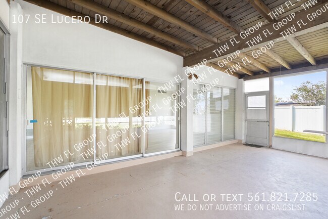 Building Photo - 107 SE Lucero Dr