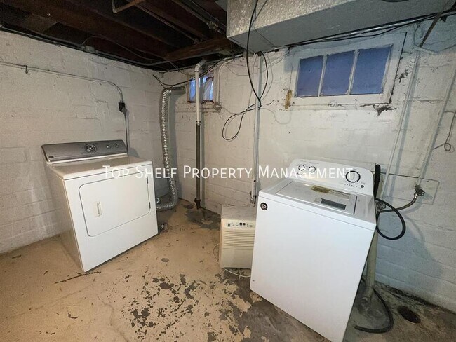 Building Photo - 1063 42nd St