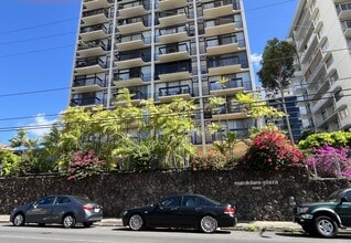 Building Photo - Makikilani Plaza Studio w/ 1 parking stall.  Avail 6/30/26