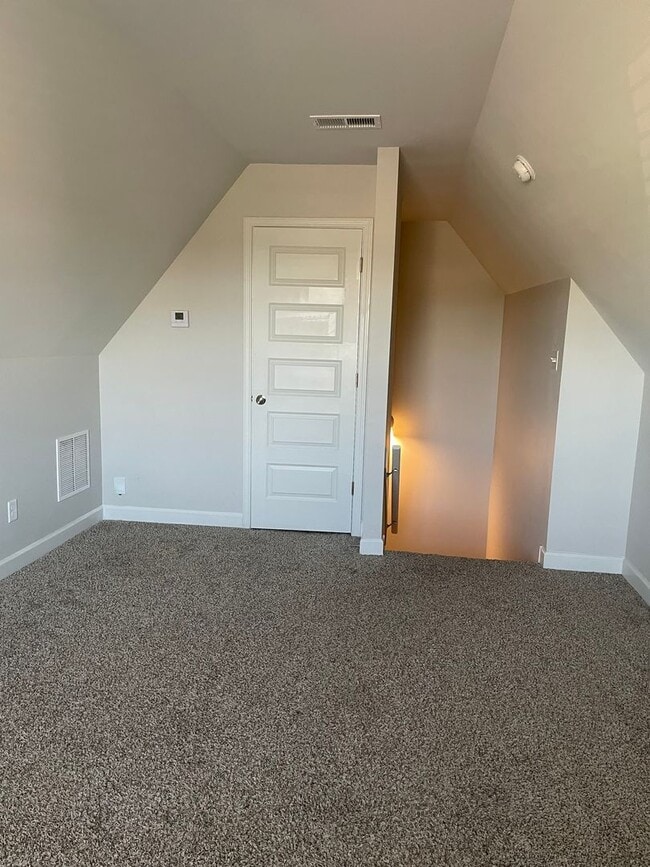 Building Photo - North Cherry Hill 132