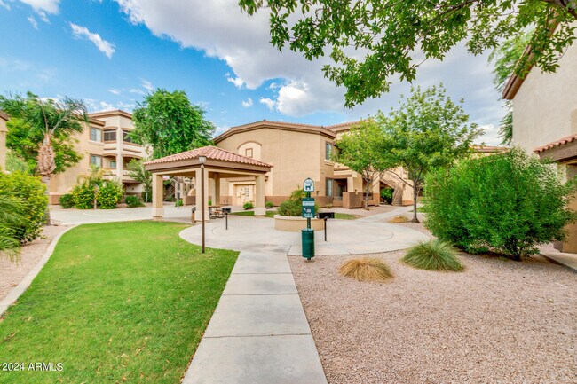 Building Photo - 10136 E Southern Ave