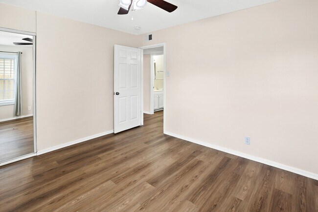 Building Photo - 115 Harcourt Ave