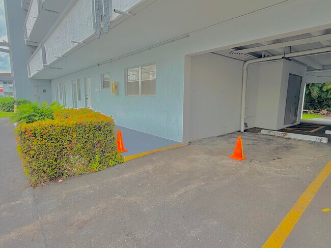 Building Photo - 1000 NE 14th Ave