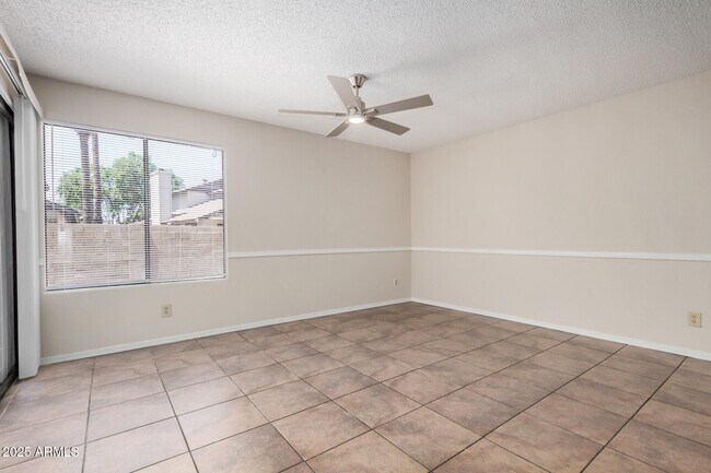 Building Photo - 10023 W Sells Dr