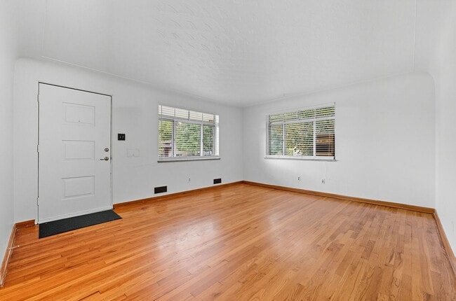 Building Photo - 3070 Reed St