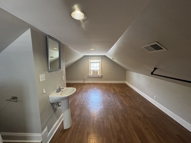 Building Photo - 310 Yeardley Ave