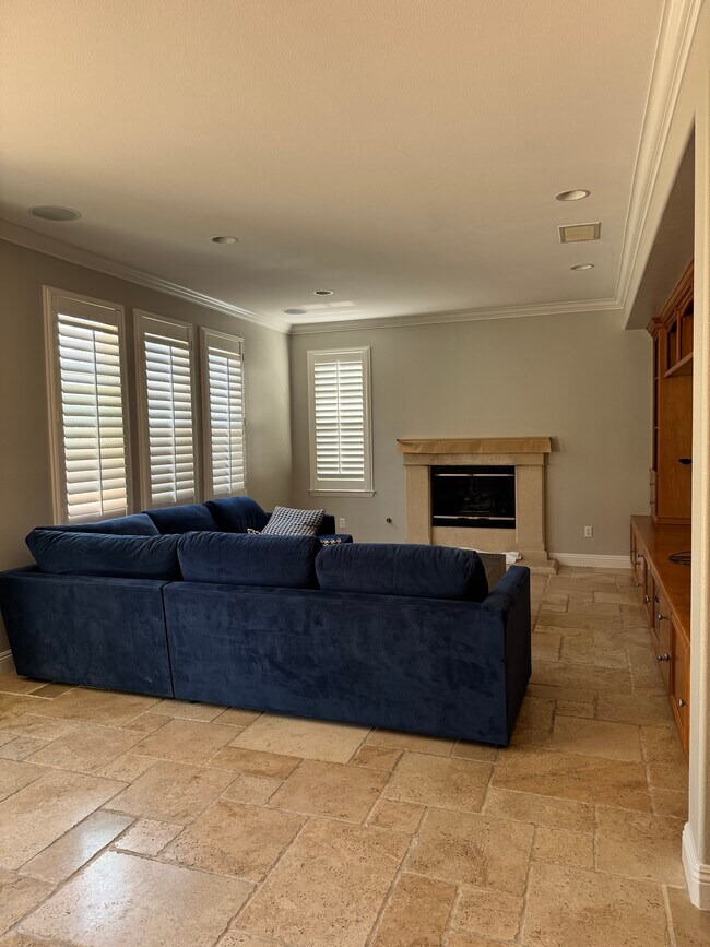 Large living room - 25621 Mesquite Ct