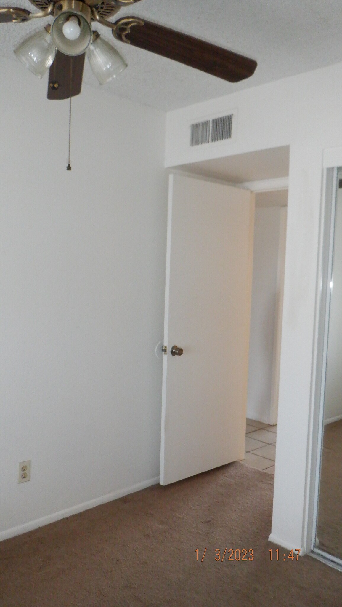 bedroom - 563 N Santa Anna
